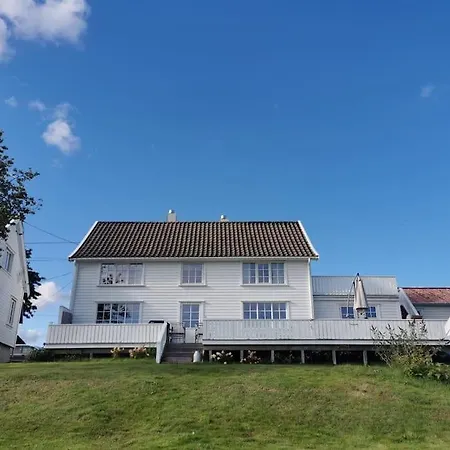 Unique House With Private And Spacious Outdoor Area Nyaraló